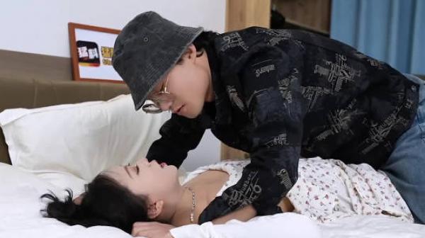 青梅竹马女同学上门教导补习却被发小操到痉挛